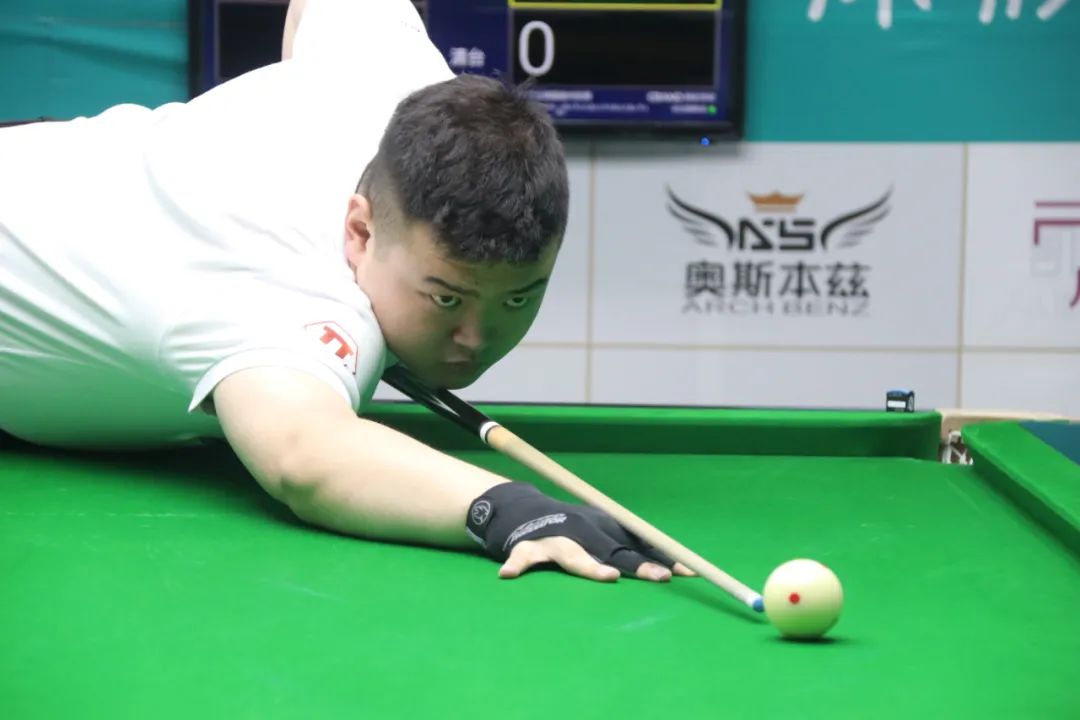 莱万：我不是中场球员，不想回撤；在比赛中我应该更靠近禁区